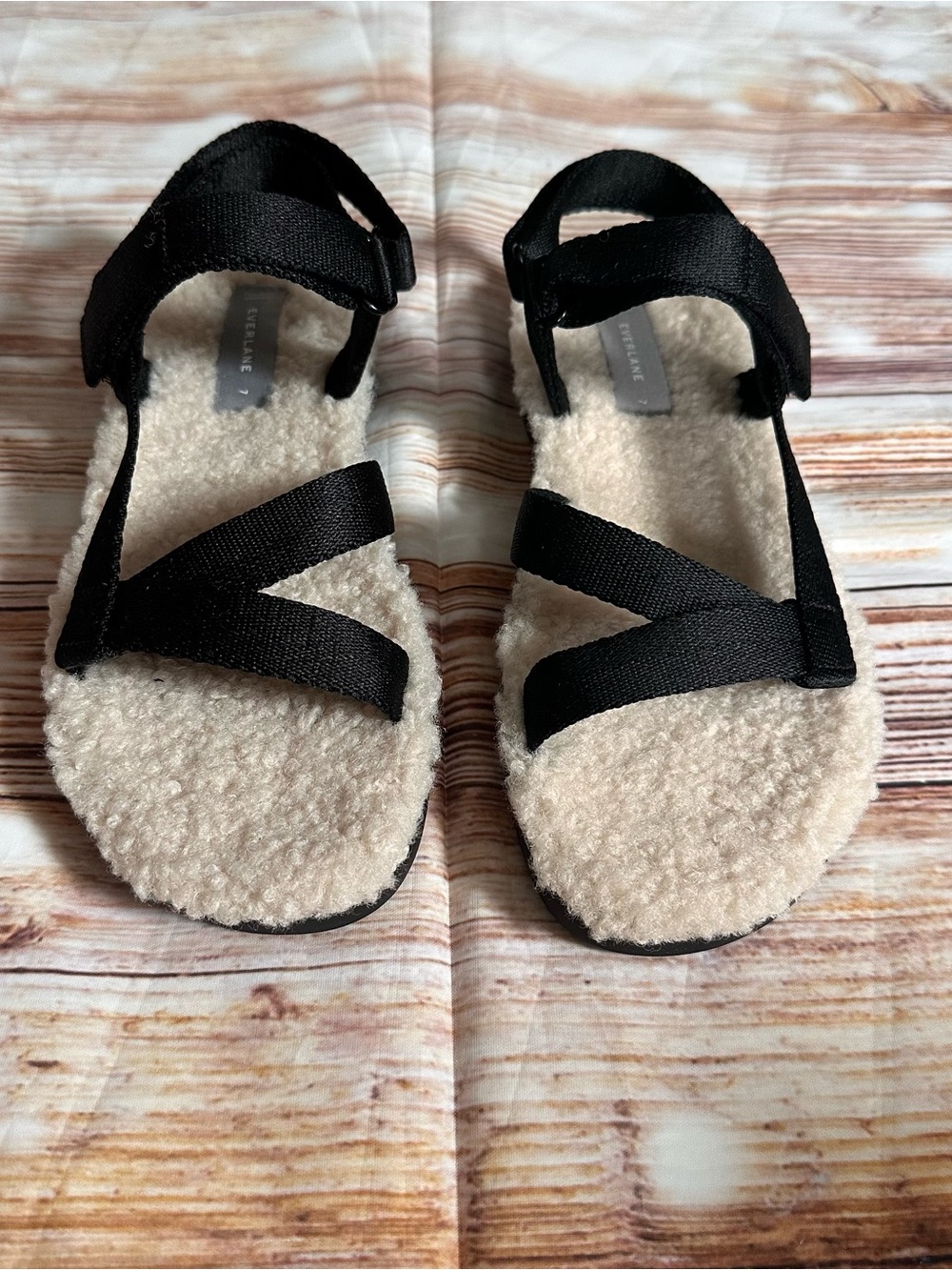 Everlane The ReNew Teddy Cream Sherpa Lined Black Sport Sandal Size 7